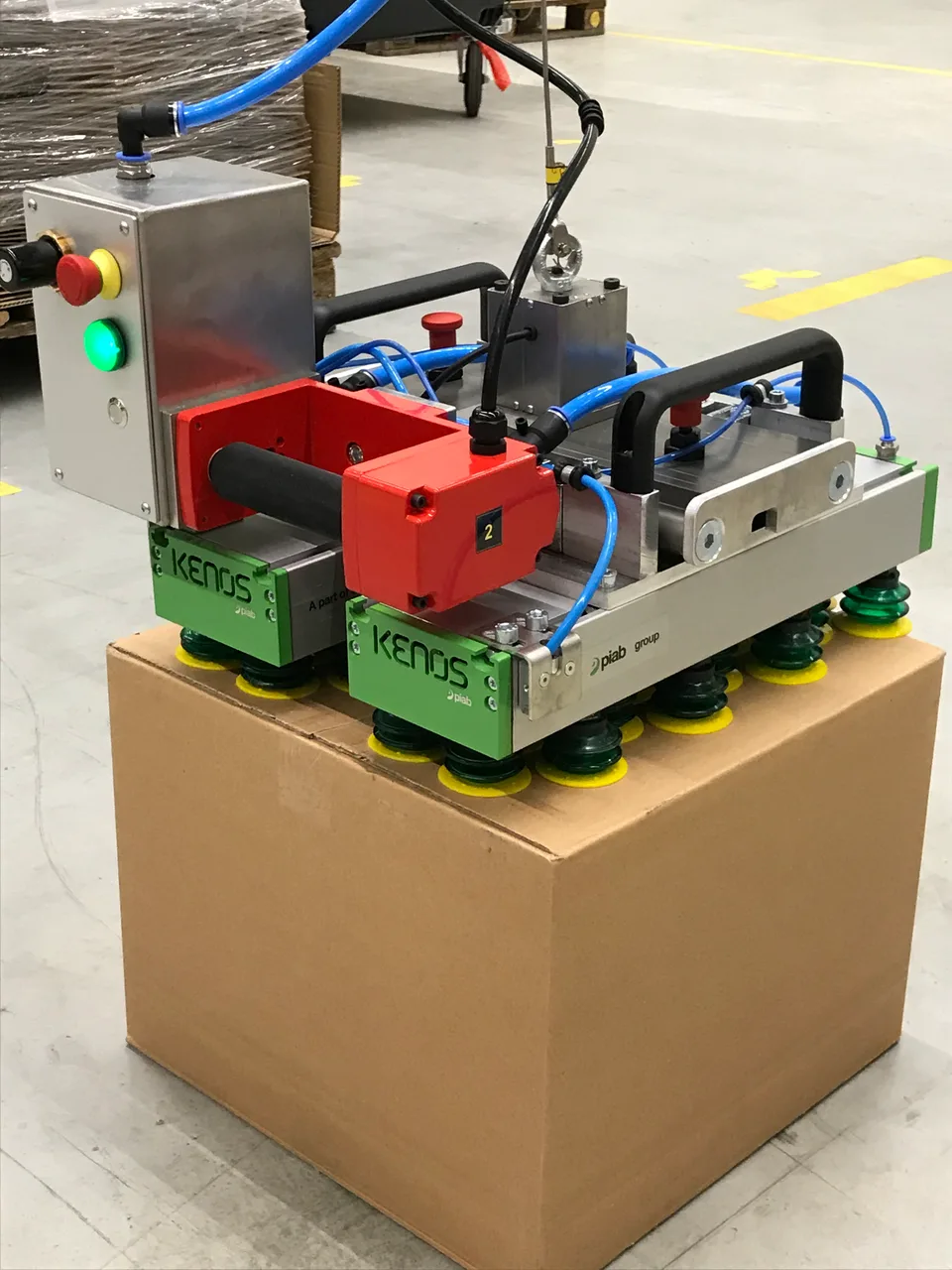 Handle boxes and crates with vacuum lifters at cycle time