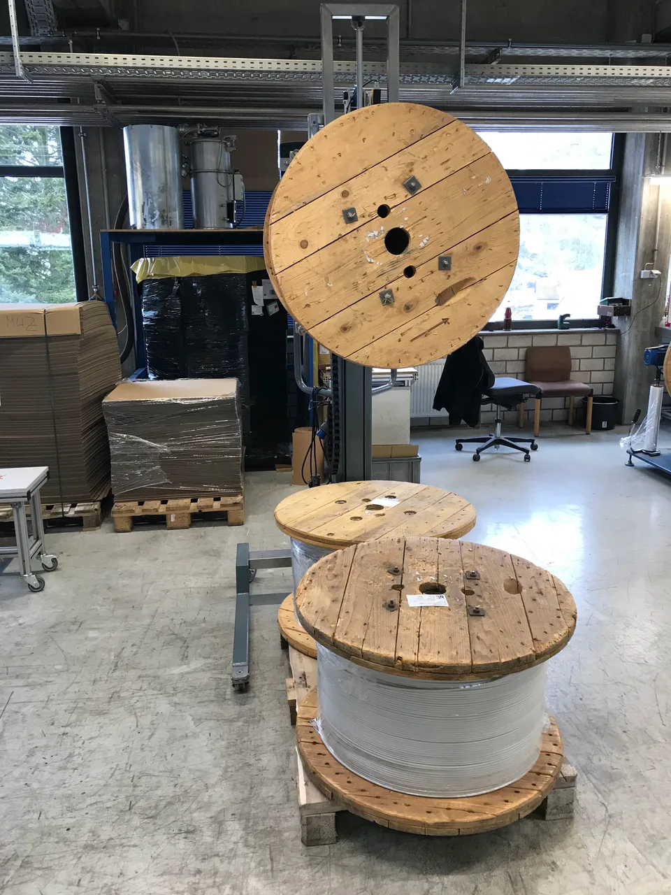 Pick up rolls, coils and cable drums safely