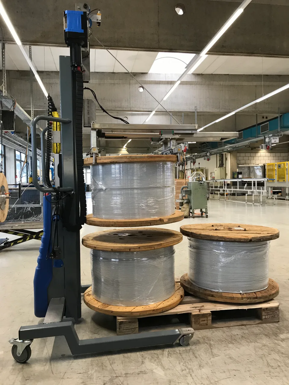 Pick up rolls, coils and cable drums safely