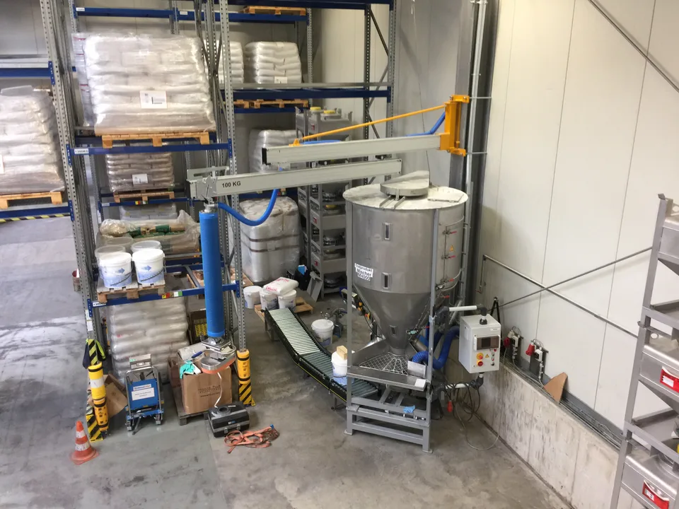 Place sacks and bags precisely with vacuum lifters